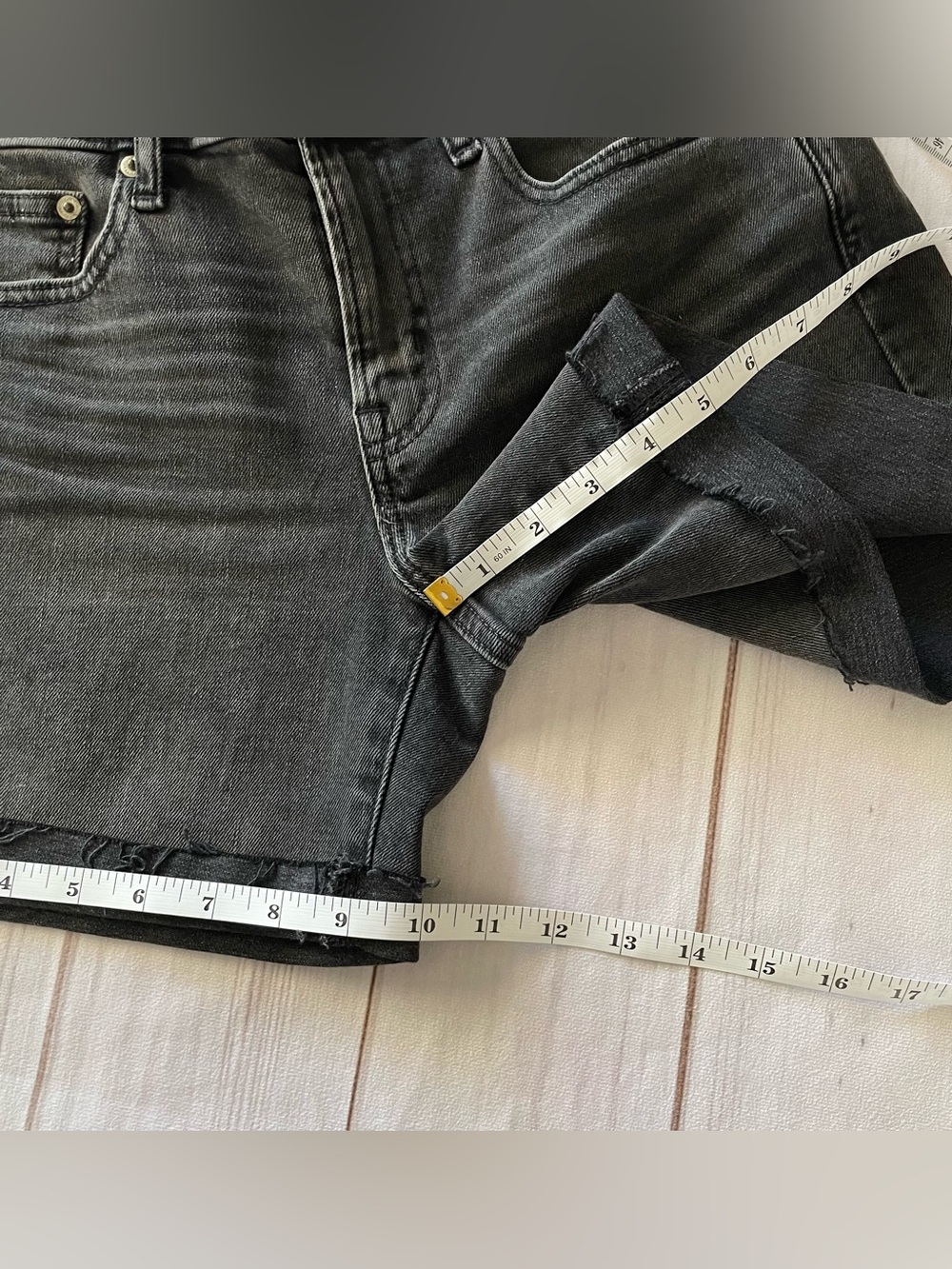 Gap 5” Mid Rise Denim Shorts Women’s 25 | 0 Black Cuffed Stretch Casual Fringed - Picture 9 of 12